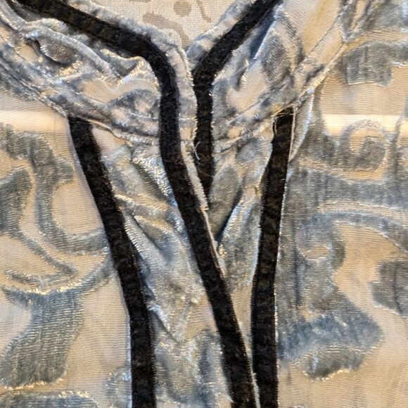 One of a kind dainty silk blend floral velvet blouse size Large - Picture 6 of 9